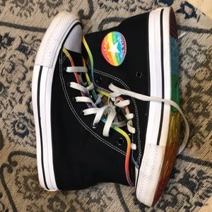 Pride converse